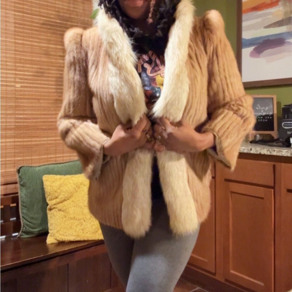 Vintage Blonde Ribbed Mink Fur Jacket with a White Fox Fur Trim - Picture 5 of 5